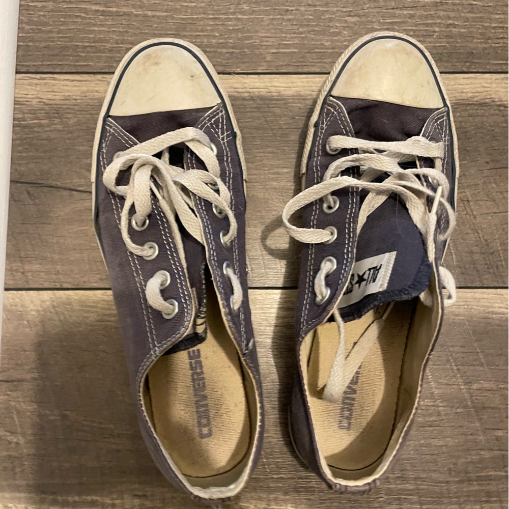 Converse low tops. Navy, size 9.5W